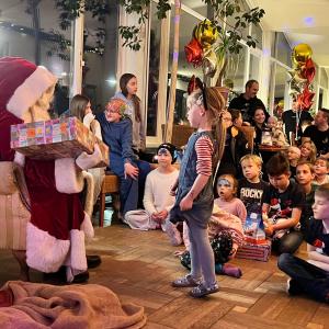 2024 Weihnachtsreise mit Kinderlaecheln